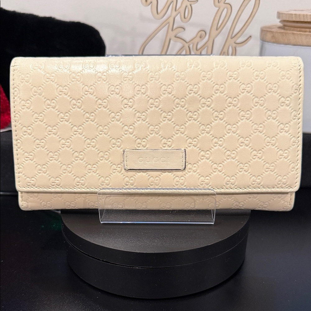 ‼️SALE‼️ Gucci Cream/Off White Mini Guccisima Embossed Leather Wallet
